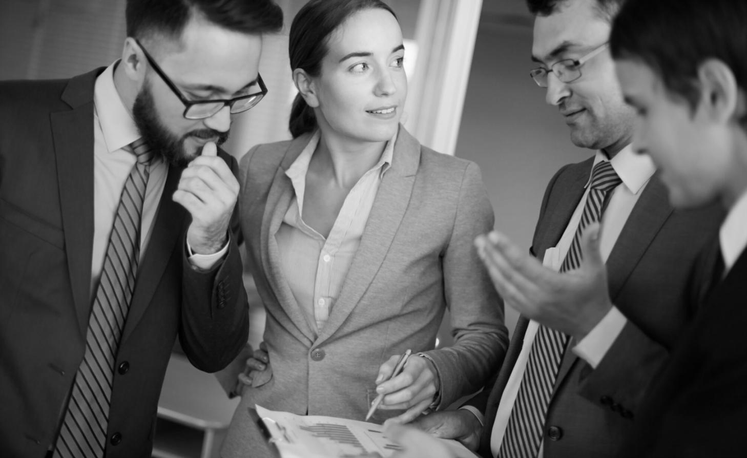 Graphiques et tableaux de bord financiers générés par kalyntheora pour le suivi des dépenses